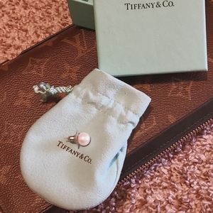 💞 1 Tiffany & Co silver pearl earing 💞